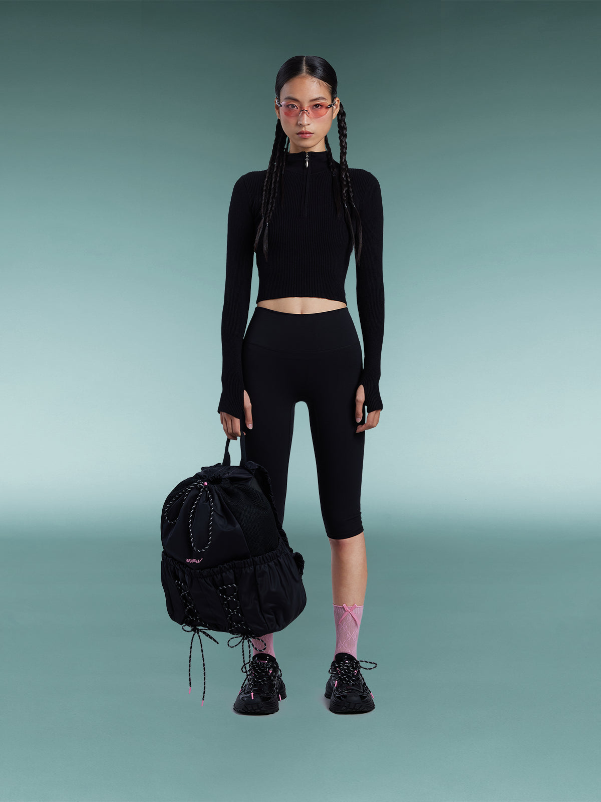 GIA BLACK – WOOMII