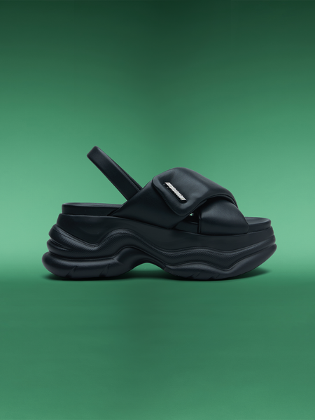 FRIEDA BLACK – WOOMII