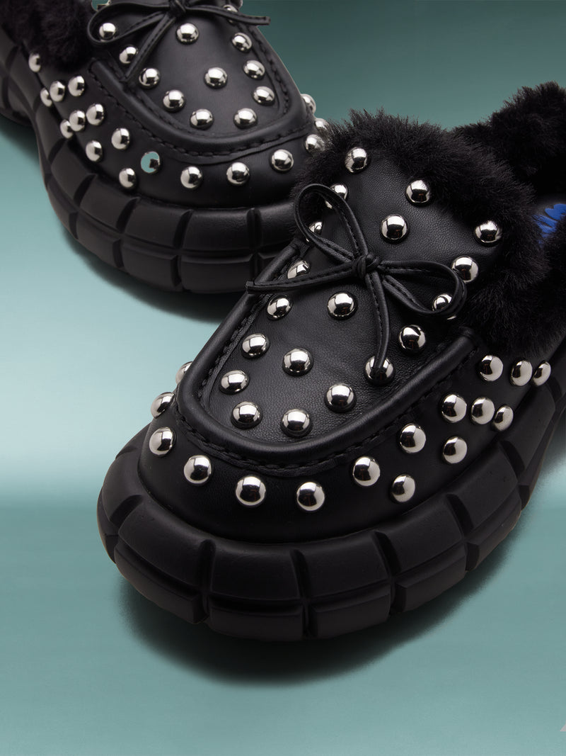 LUCIA BLACK STUD